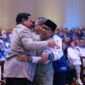 Ketua Umum Partai Gerindra Prabowo Subianto dan para pimpinan partai koalisi sempat berpelukan erat saat hadir di HUT ke-25 PAN, Jakarta. (Dok. Tim Media Prabowo Subianto)