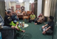 Pengurus KONI Jatim dan PB Porprov VIII Jatim 2023 kunjungan ke Pengasuh Pondok Pesantren Bumi Sholawat, Tulangan, Sidoarjo, KH Agoes Ali Masyuri, Selasa (29/8/2023).