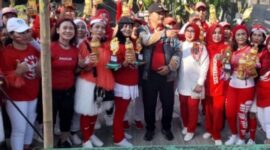 Ratusan emak-emak menggelar aneka rupa perlombaan, yang berlangsung pelataran Timur Bunderan Jl. Taman Praja, Madiun. (Dok. FIN)