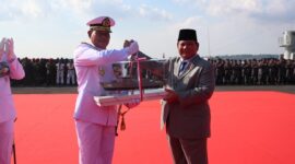 Menteri Pertahanan (Menhan) Prabowo Subianto Menghadiri Upacara penyerahan dua kapal di Dermaga Madura, Koarmada II Ujung, Surabaya, Senin, 14 Agustus 2023. (Dok. Tim Media Prabowo Subianto)
