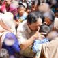 Ketua Umum Partai Gerindra Prabowo Subianto saat bersama Masyarakat. (Facbook.com/@Prabowo Subianto)