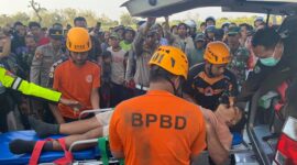 truk molen cor menabrak pickup yang meluncur berlawanan arah. (Dok. Fin)
