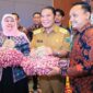 Guber Jatim Khofifah Indar Prawansa bersama Gubernur Banten Al Muktabar dalam misi dagang dan investasi antar daerah.