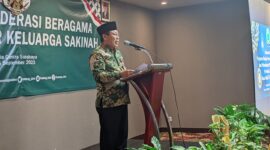 Staff Ahli Bidang Kesra Achmad Jazuli mewakili Gubernur Jatim Khofifah Indar Prawansa dalam pelantikan pengurus BP4 Jatim periode 2023-2026 di Hotel Aria Centre, Surabaya, Rabu (13/9).