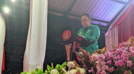 Sekretaris Daerah Provinsi Jawa Timur Adhy Karyono mewakili Gubernur Jatim Khofifah Indar Prawansa dalam sambutan penutupan PORPROV VIII Jatim di GOR Gajah Mada, Kab. Mojokerto