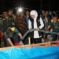 Gubernur Jawa Timur Khofifah Indar Parawansa membagikan bantuan air minum kepada warga  terdampak kekeringan di desa Pasrepan, Kec. Pasrepan, Kab. Pasuruan pada Sabtu malam (2/9). 
