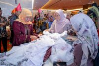 Gubernur Jatim ketika melakukan pengecekan terhadap produk P3DN dan PDN.