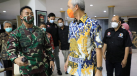Mantan Panglima TNI Jenderal (Purn) Andika Perkasa, Bersama Guberunr Jawa Tengah Ganjar Pranowo. (Dok. Humas Jateng)
