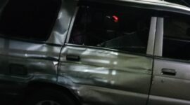 Kecelakaan lalu lintas antara minibus Panther dengan sepeda motor terjadi di jalur alternatif Madiun - Magetan. (Dok. FIN)
