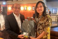 Menko PMK Muhadjir bersama salah satu mahasiswa Indonesia yang ada di Kota Bonn, Jerman.