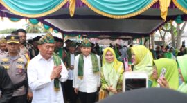 Menko PMK Muhadjir Effendy hadiri Peringatan Hari Santri Nasional Tahun 2023 di Lapangan Simpang B2, Kabupaten Musi Banyuasin, Sumatera Selatan pada Minggu (22/10/2023). 