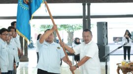 Ketua PWI Jatim Lutfil Hakim lantik Mujibul Choir sebagai Ketua PWI Lumajang.