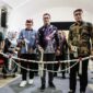 Walikota Surabaya bersama Sekda Pemprov Jatim dan Kemenkominfo dalam pemotongan tali bunga sebagai bentuk simbolis KIM Fest telah dibuka