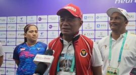 Menko PMK Muhadjir saat memberikan keterangan usai menonton pertandingan Badminton di Binjiang Gymnasium, China pada Kamis (26/10/2023). 