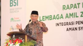 Menko PMK Muhadjir Effendy beri sambutan Rapat Koordinasi Nasional Laznas di Discovery Hotel Jakarta, Kamis (16/11/2023).