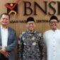 Komisioner BNSP Prof Amilin dan Muhammad Nur Hayid, S.Th.I, M.M., saat menerima kunjungan kerja Direktur World Moslem Studies Center (WMSC) Prof. Dr. HM. Noor Harisudin, S.Ag, S.H., M.Fil (23/01/24). (Doc.BNSP)