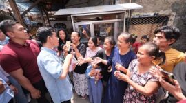 Cawapres nomor urut 2 Gibran Rakabuming Raka blusukan ke gang-gang di Kelurahan Warakas, Jakarta Utara. (Dok. TKN Prabowo - Gibran)

