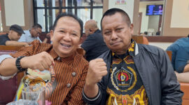 Bupati Jember Hendy Siswanto bersama Ketua PWI Jatim Lutfil Hakim di PWI pusat.