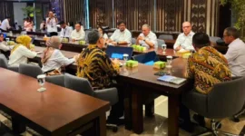 Foto : Kadin Indonesia dan BNSP jalin kerja sama melalui penandatanganan Nota Kesepahaman tentang Sinergitas Sertifikasi Kompetensi Kerja Nasional di Menara Kadin Indonesia, Jakarta, (5/2/24). (Doc.BNSP)