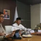 Menko Muhadjir didampingi Menteri Pertanian Andi Amran Sulaiman dan Kepala BNPB Letjen TNI Suharyanto saat Rapat Koordinasi Tingkat Menteri di Kantor Kemenko PMK, Jakarta pada Senin (19/02/2024).