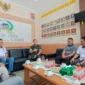 Ketua PWI Malang Raya, Cahyono bersama pengurus saat audensi dengan Dandim 0833/Kota Malang, Letkol Arm Aris Gunawan.