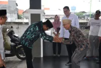 Bupati Sidoarjo H. Ahmad Muhdlor berziarah ke makam bupati Sidoarjo pertama RTP. Tjokronegoro I, Rabu (28/2).