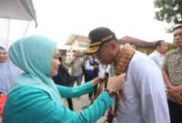 Menko Muhadjir saat disambut oleh dokter RSUD OKU Timur.