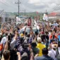 Calon presiden nomor urut 2, Prabowo Subianto menyapa puluhan ribu masyarakat Sulawesi Utara yang memadati Lapangan Schwarz, Langowan. (Dok. TKN Prabowo Gibran)