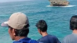 Ayah Asal Solo Tewas Tenggelam Saat Menolong Anaknya Terseret Ombak Laut Selatan. (Dok. Fin)