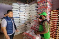 Tim Satgas Pangan Polresta Sidoarjo bersama Dinas Perdagangan melakukan sidak harga dan ketersediaan beras di Pasar Larangan, Kamis (29/2/2024).