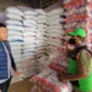 Tim Satgas Pangan Polresta Sidoarjo bersama Dinas Perdagangan melakukan sidak harga dan ketersediaan beras di Pasar Larangan, Kamis (29/2/2024).