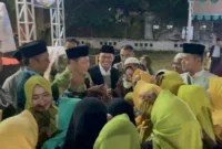 Warga Sidokerto sambut Wabup Sidoarjo Subandi dalam acara Haul Buyut Qori.