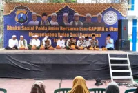 Polda Jatim Bersama ulama Madura dan LSM Gapura do'a bersama dan bagikan sembako di Pamekasan.