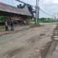 Jalan Desa Modong sampai Desa Grabagan Tulangan yang akan dibetonisasi oleh pemkab Sidoarjo.