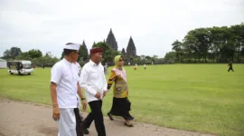 Menko PMK Muhadjir Effendy hadiri Hari Suci Nyepi 1946 di Candi Prambanan. 
