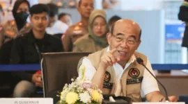 Menko Muhadjir beri keterangan terkait mudik lebaran 2024 di Pelabuhan Merak.
