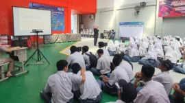 Kanit PPA Satreskrim Polresta Sidoarjo edukasi para pelajar tentang gangster dan kenakalan remaja.