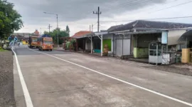 Jalan betonisasi antar Desa yang dibangun Pemkab Sidoarjo.