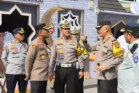 Kapolda Jawa Timur Irjen Pol. Imam Sugianto didampingi pejabat utama Polda Jawa Timur, Kapolresta Sidoarjo Kombes Pol. Christian Tobing dan Dinas Perhubungan Jawa Timur melakukan pengecekan kesiapan Pos Pelayanan Terpadu Operasi Ketupat Semeru 2024.