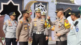 Kapolda Jawa Timur Irjen Pol. Imam Sugianto didampingi pejabat utama Polda Jawa Timur, Kapolresta Sidoarjo Kombes Pol. Christian Tobing dan Dinas Perhubungan Jawa Timur melakukan pengecekan kesiapan Pos Pelayanan Terpadu Operasi Ketupat Semeru 2024.