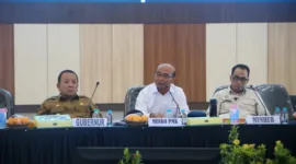Gubernur Lampung Arimal Djunaidi, Menko PMK Muhadjir Effendy dan Menteri Perhubungan Budi Karya Sumadi dalam rapat koordinasi di Markas Besar Polda Lampung, pada Jumat (12/4).