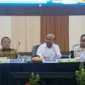 Gubernur Lampung Arimal Djunaidi, Menko PMK Muhadjir Effendy dan Menteri Perhubungan Budi Karya Sumadi dalam rapat koordinasi di Markas Besar Polda Lampung, pada Jumat (12/4).