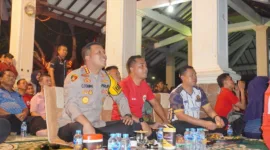 Kapolresta Sidoarjo Kombes. Pol. Christian Tobing  bersama Dewan Pemuda Sidoarjo serta MNC Group menyediakan layar lebar untuk dapat ditonton bersama-sama ribuan warga.