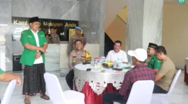 Kapolresta Sidoarjo Kombes. Pol. Christian Tobing bersama  Ketua PC GP Ansor Sidoarjo Rizza Ali Faizin beserta jajarannya di Mako Polresta Sidoarjo, Sabtu (29/4/2024).