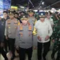 Kapolri, Panglima TNI dan Menteri Perhubungan didampingi Forkopimda Provinsi Jatim dan Kabupaten Sidoarjo tinjau uji kelayakan bus diTerminal Purabaya.