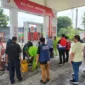 Polresta Sidoarjo bersama UPT Metrologi Legal Kabupaten Sidoarjo dan PT Pertamina Patara Niaga Rayon 3, melakukan pengecekan SPBU 54.651.14 Jalan Raya Lebo, Sidoarjo, pada Jumat (5/4/2024).