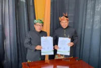 Opini WTP LKPD Pemerintah Kabupaten Sidoarjo tahun anggaran 2023 diterima Wakil Bupati Sidoarjo H. Subandi SH dari Kepala Perwakilan BPK Provinsi Jawa Timur Karyadi, Kamis, (2/5). 
