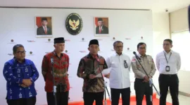 Menko PMK Muhadjir berikan keterangan usai RTM terkait penanganan bencana  tia Provinsi di Kantor Kemenko PMK, pada Kamis (2/5/2024).