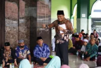 Plt. Bupati Sidoarjo bersilaturahmi dengan seluruh jamaah dan anggota Forum Komunikasi Pendidikan AlQur'an Indonesia (FKPQI) Sidoarjo, pada acara Halal Bihalal di Masjid Kauman Kec. Taman Sidoarjo, Kamis (9/5).