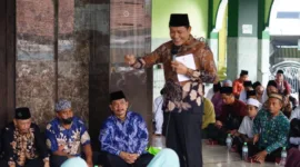 Plt. Bupati Sidoarjo bersilaturahmi dengan seluruh jamaah dan anggota Forum Komunikasi Pendidikan AlQur'an Indonesia (FKPQI) Sidoarjo, pada acara Halal Bihalal di Masjid Kauman Kec. Taman Sidoarjo, Kamis (9/5).